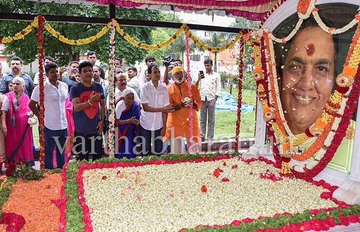 ಅಮ್ಮನ ಆದರ್ಶಗಳಲ್ಲಿ ಮುನ್ನಡೆಯುದೊಂದೇ ದಾರಿ: ನಟ ಶಿವರಾಜ್‌ ಕುಮಾರ್