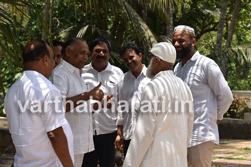 ಮೂಡುಬಿದಿರೆ: ಖಿಲ್ಲಾ ಮಸೀದಿಯಲ್ಲಿ ಅಭಯಚಂದ್ರ ಜೈನ್ ರಿಂದ ಮತ ಯಾಚನೆ