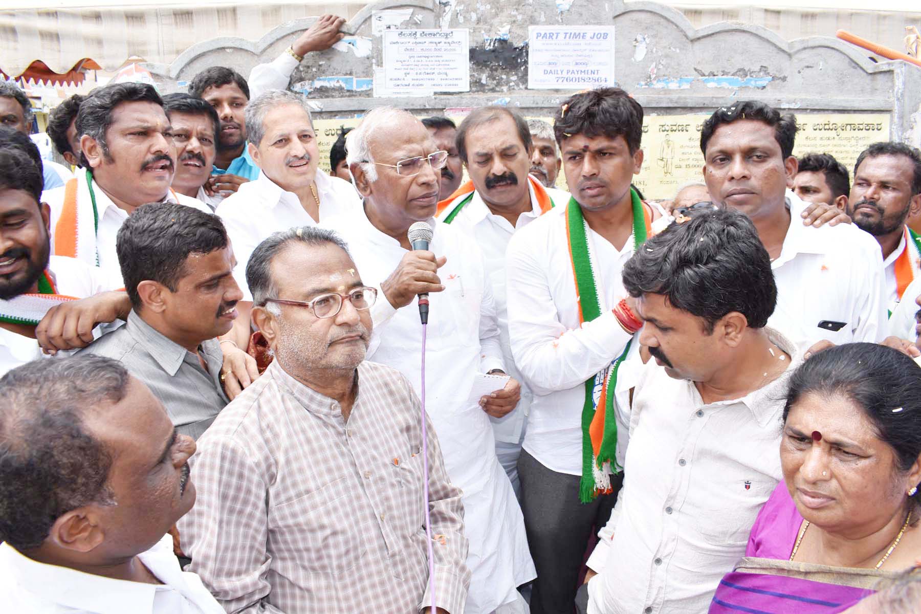 ನರೇಂದ್ರ ಮೋದಿ, ಅಮಿತ್ ಶಾ ಸುಳ್ಳಿನ ಸರದಾರರು: ಮಲ್ಲಿಕಾರ್ಜುನ ಖರ್ಗೆ