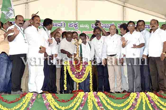 ನಾನು ರಾಹುಲ್ ಗಾಂಧಿಯ ಗುಲಾಮ ಅಲ್ಲ, ಆರೂವರೆ ಕೋಟಿ ಜನತೆಯ ಗುಲಾಮ: ಕುಮಾರಸ್ವಾಮಿ