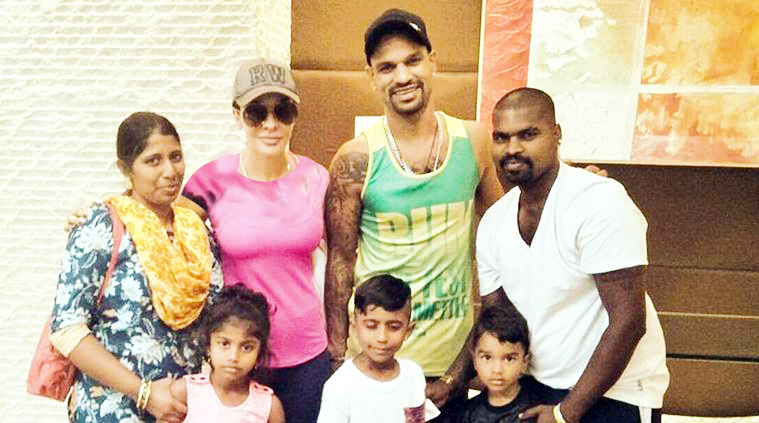 ಅಭಿಮಾನಿ ಕುಟುಂಬವನ್ನು ಭೇಟಿಯಾದ ಧವನ್