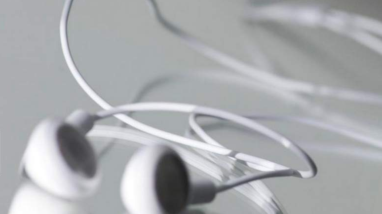 ಕಿವಿಯಲ್ಲಿ ಇಯರ್ ಫೋನ್ ಇಟ್ಟು ಮಲಗಿದ ಮಹಿಳೆ ವಿದ್ಯುತ್ ಆಘಾತದಿಂದ ಸಾವು