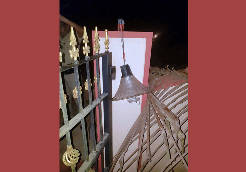 ಬಿಜೆಪಿ ತೊರೆದು ಕಾಂಗ್ರೆಸ್ ಸೇರಿರುವ ಮಡಾಮಕ್ಕಿ ಗ್ರಾಪಂ ಅಧ್ಯಕ್ಷರ ಮನೆಗೆ ಕಲ್ಲು ತೂರಾಟ