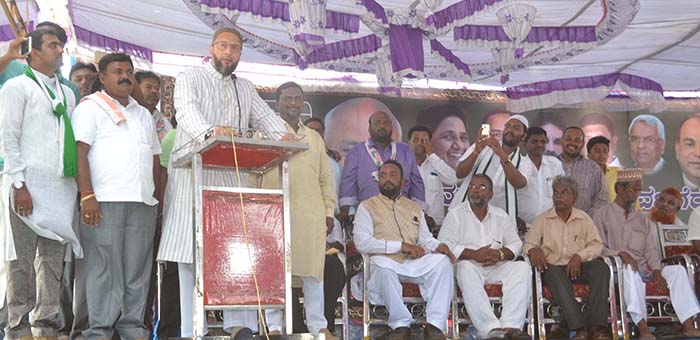 ದೇಶವನ್ನು ಮೋದಿಯಿಂದ, ಕರ್ನಾಟಕವನ್ನು ಸಿದ್ದರಾಮಯ್ಯರಿಂದ ರಕ್ಷಣೆ ಮಾಡಬೇಕಿದೆ: ಅಸಾದುದ್ದೀನ್ ಉವೈಸಿ