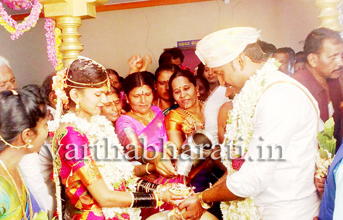 ಮಂಡ್ಯ: ಪರೀಕ್ಷೆ ಬರೆದ ದಿನವೇ ಹಸೆಮಣೆ ಏರಿದ ಯುವತಿ