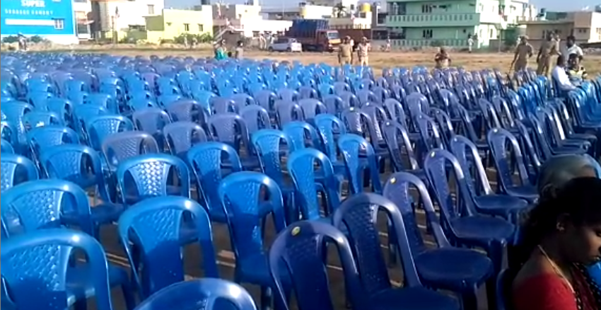 ಬೆಂಗಳೂರು: ಆದಿತ್ಯನಾಥ್ ಪ್ರಚಾರ ಸಭೆಯಲ್ಲಿ ಖಾಲಿ ಖಾಲಿ ಕುರ್ಚಿಗಳು