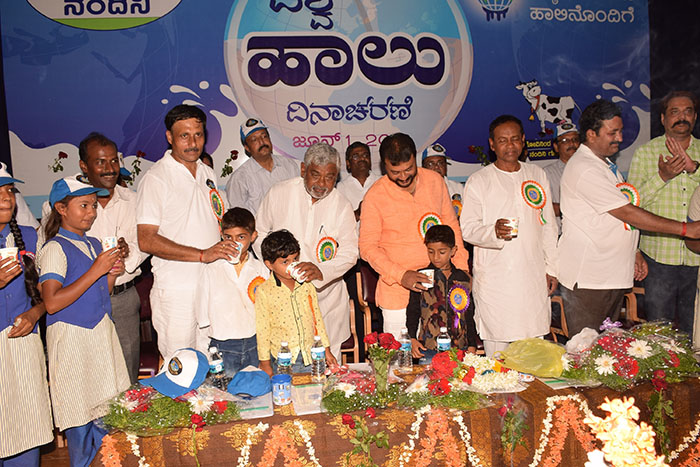 ಬರಗಾಲ ಎದುರಿಸಲು ರೈತರಿಗೆ ‘ಹೈನುಗಾರಿಕೆ’ ಉತ್ತಮ ಸಾಧನ: ಶಾಸಕ ಅಮೃತ ದೇಸಾಯಿ