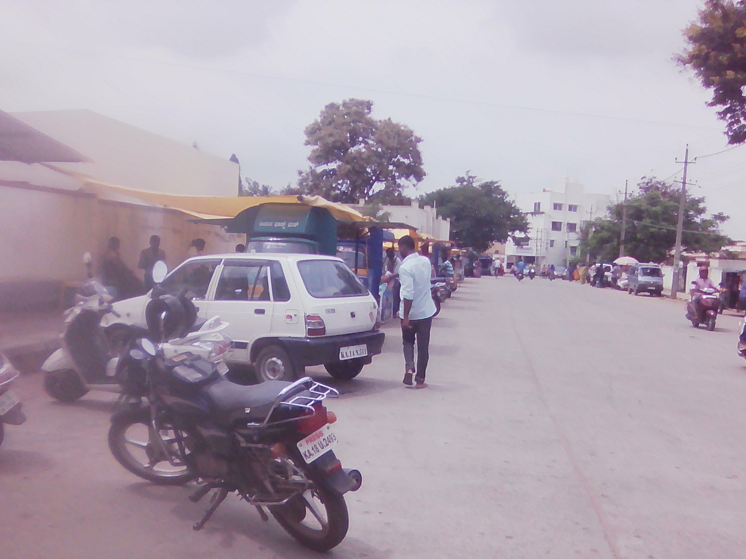 ಚಿಕ್ಕಮಗಳೂರು: ತಳ್ಳುಗಾಡಿ ವ್ಯಾಪಾರಿಗಳಿಂದ ಅಕ್ರಮ ನೆಲ ಬಾಡಿಗೆ ವಸೂಲಿ; ಆರೋಪ