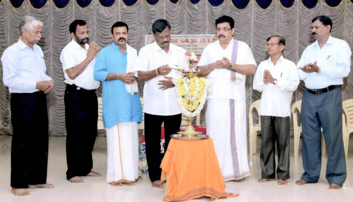 ಮುಖ್ಯಮಂತ್ರಿಗೆ ವಿಶ್ವಕರ್ಮ ಸಮಾಜದ ಬೇಡಿಕೆ ಸಲ್ಲಿಕೆ: ವಿಶ್ವಕರ್ಮ ಒಕ್ಕೂಟ