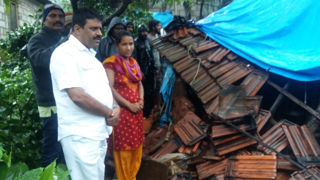 ಮಡಿಕೇರಿ : ಮಳೆಹಾನಿ ಪ್ರದೇಶಗಳಿಗೆ ಶಾಸಕ ಅಪ್ಪಚ್ಚು ರಂಜನ್ ಭೇಟಿ