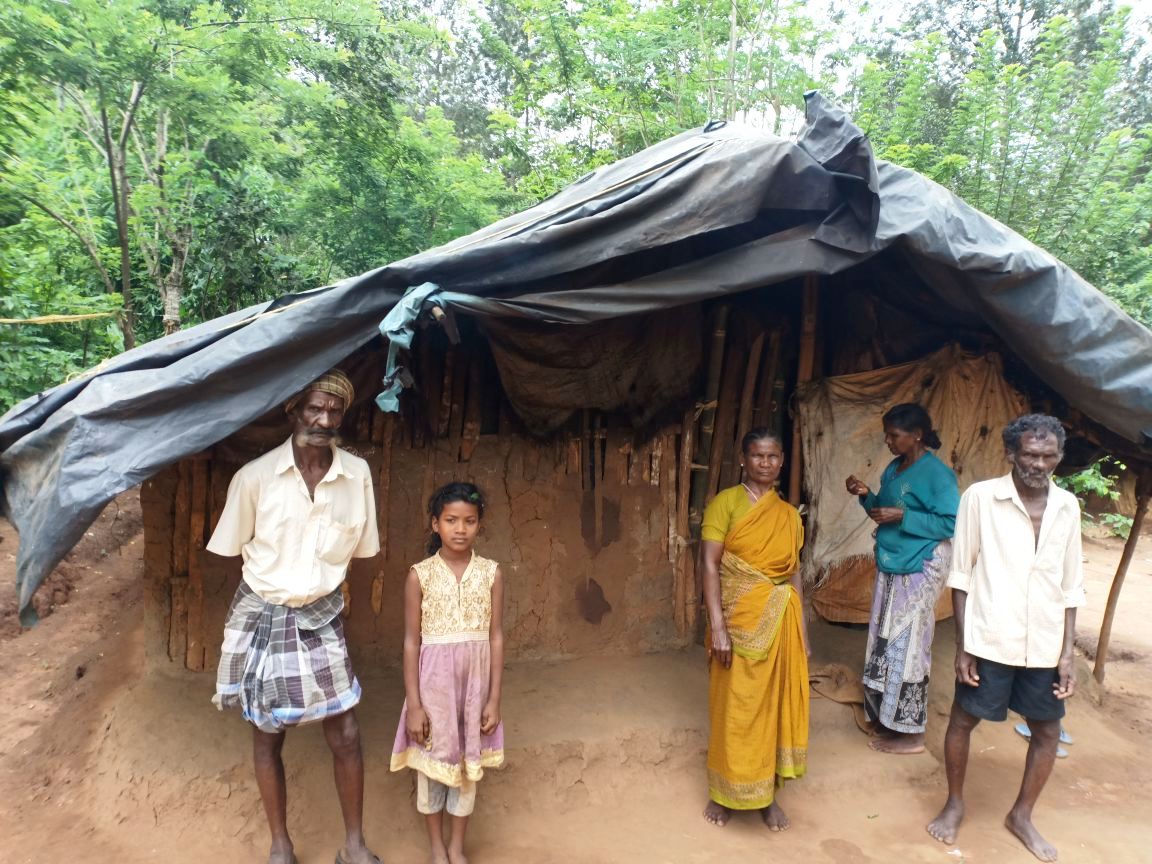 ಮಡಿಕೇರಿ: ಮಲ್ಲಂಗೆರೆ ಹಾಡಿಗೆ ಜಿ.ಪಂ. ಸದಸ್ಯರು, ಅಧಿಕಾರಿಗಳ ಭೇಟಿ; ಗಿರಿಜನರ ಸಮಸ್ಯೆಗಳಿಗೆ ಸ್ಪಂಧಿಸುವ ಭರವಸೆ