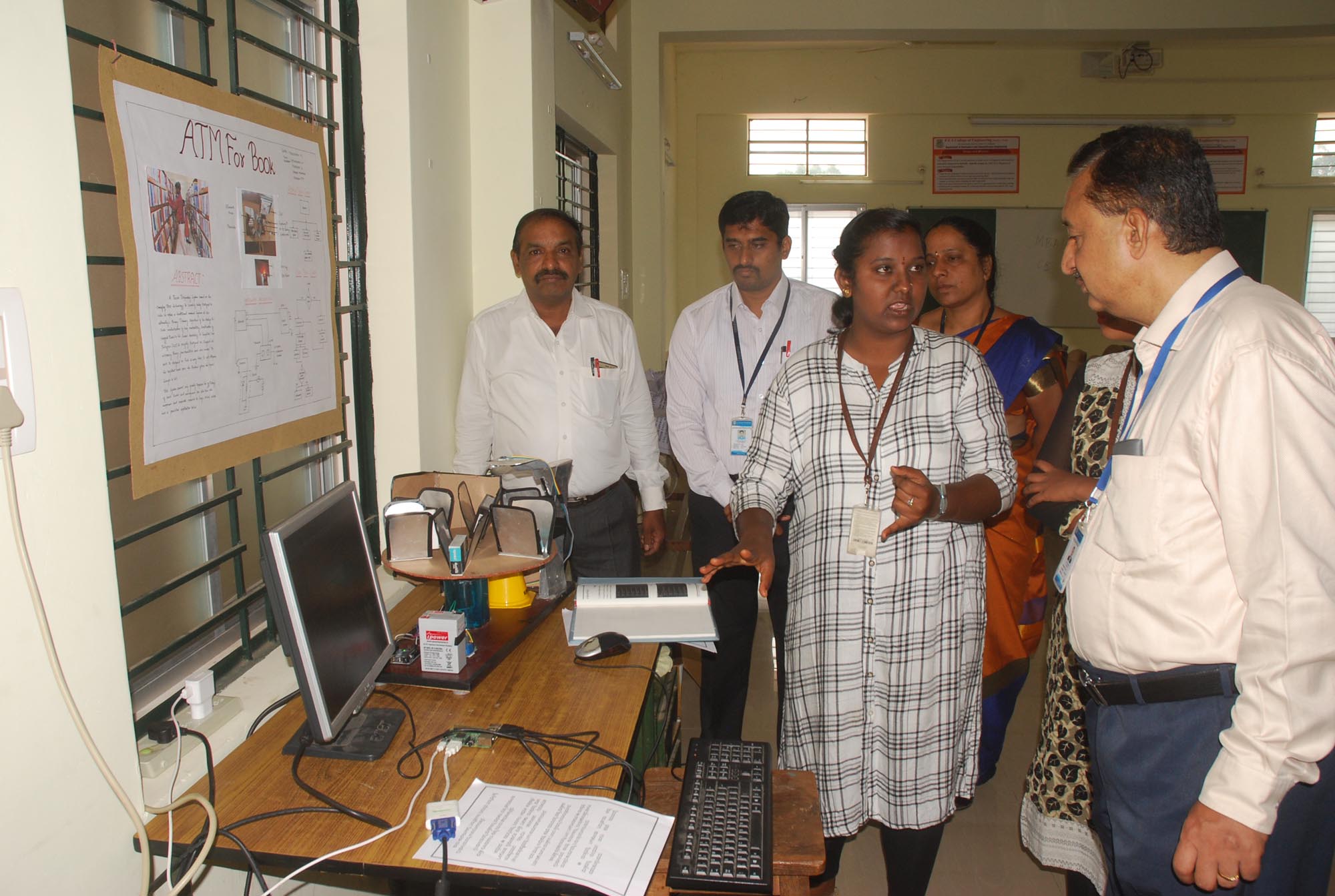 ಮಂಡ್ಯ: ಗಮನ ಸೆಳೆದ ತಾಂತ್ರಿಕ ಯೋಜನಾ ವಸ್ತುಪ್ರದರ್ಶನ; ಪಿಇಎಸ್ ಕಾಲೇಜಿನ ವಿದ್ಯಾರ್ಥಿಗಳ ಸಾಧನೆ ಅನಾವರಣ