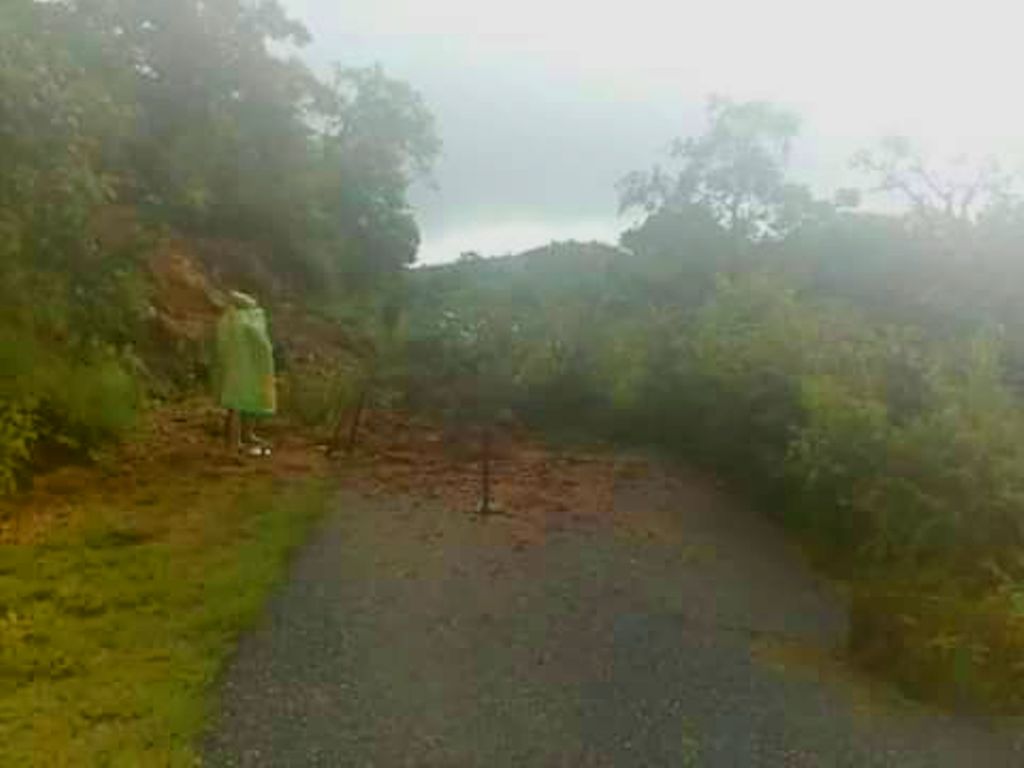 ಮೂಡಿಗೆರೆ: ಗುತ್ತಿಹಳ್ಳಿ-ಮೂಲರಹಳ್ಳಿ ಸಂಪರ್ಕ ರಸ್ತೆ ಬಂದ್; ಜನರ ಪರದಾಟ