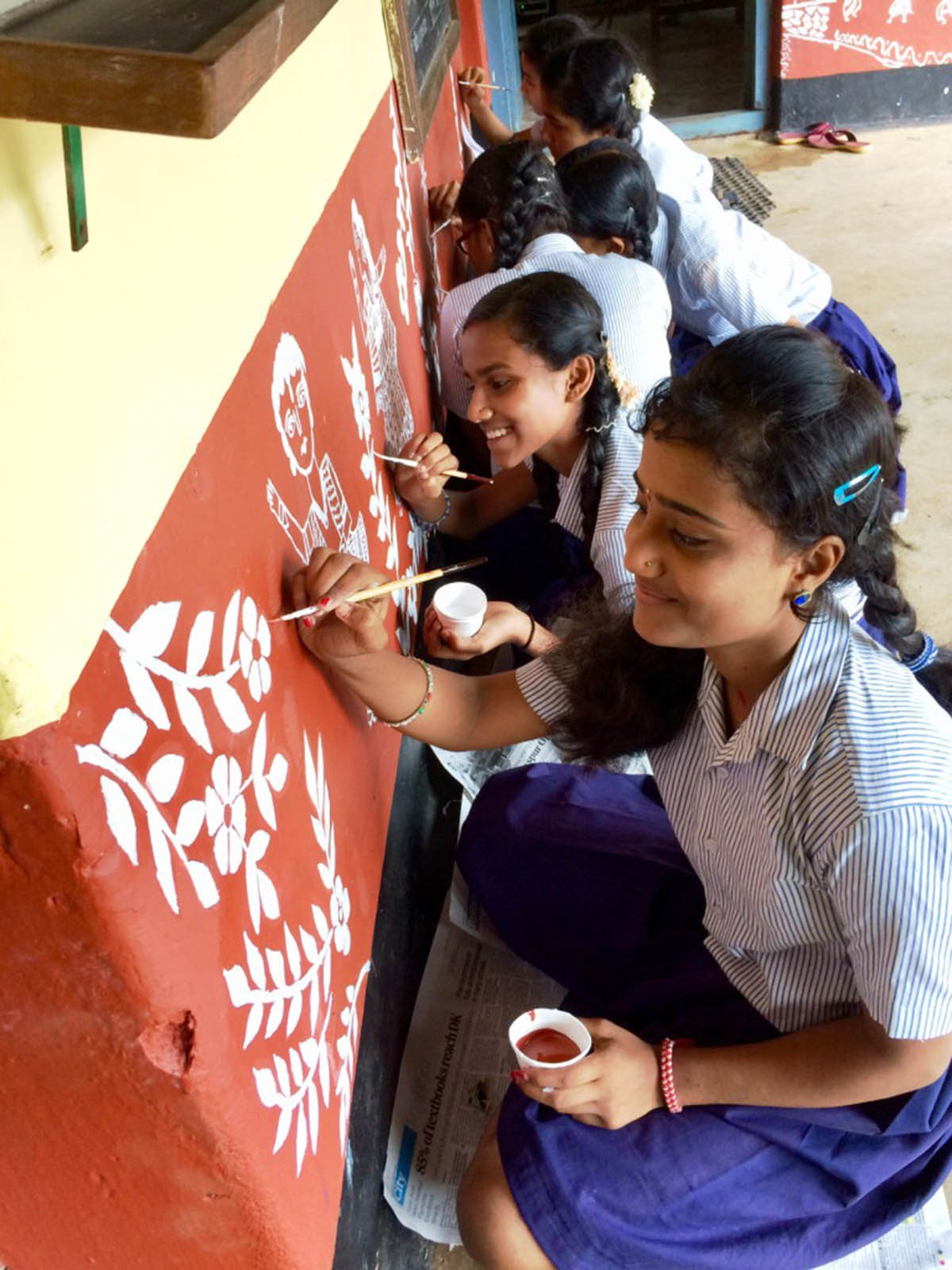 ಶಾಲಾ ಗೋಡೆಗಳಲ್ಲಿ ಮಧುಬನಿ, ವಾರ್ಲಿ, ಬುಡಕಟ್ಟು ಕಲೆಗಳ ಚಿತ್ತಾರ !