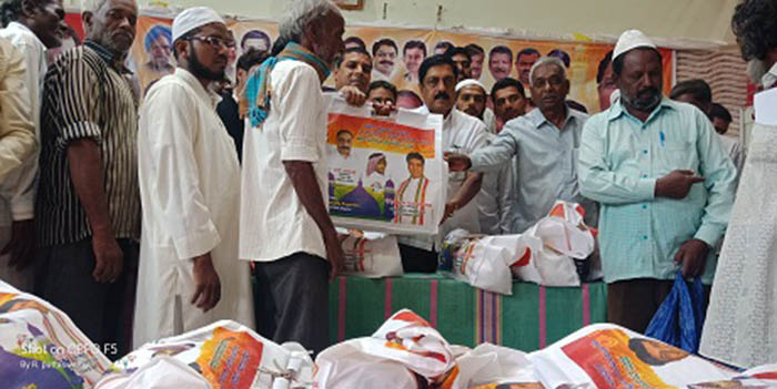 ಹನೂರು: ರಮಝಾನ್ ಪ್ರಯುಕ್ತ ಉಚಿತ ಪಡಿತರ ವಿತರಣಾ ಕಾರ್ಯಕ್ರಮ