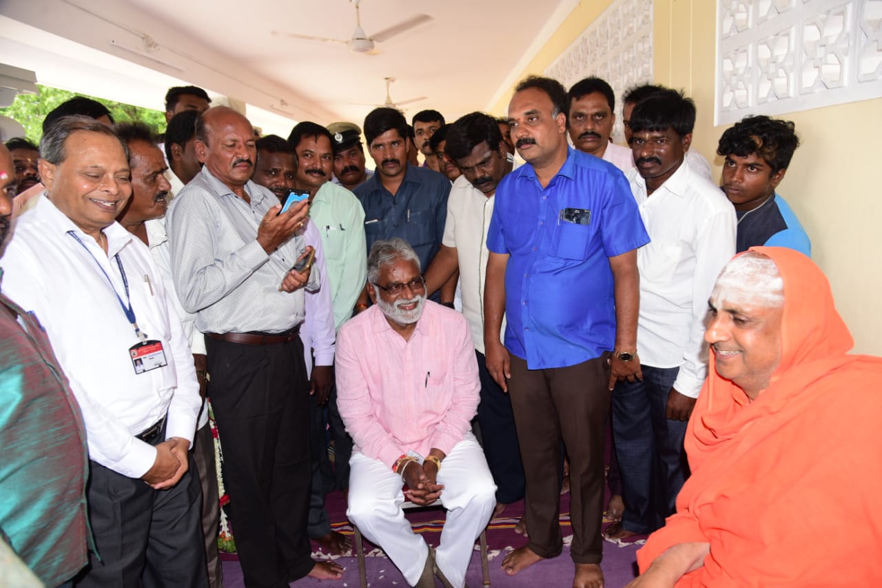 ಮೈಸೂರು: ಸುತ್ತೂರು ಕರ್ತೃ ಗದ್ದುಗೆ ಮಠಕ್ಕೆ ಸಚಿವ ಎನ್.ಮಹೇಶ್ ಭೇಟಿ