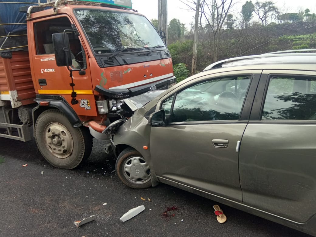 ಮಡಿಕೇರಿ: ಲಾರಿ-ಕಾರು ಢಿಕ್ಕಿ; ಮಹಿಳೆ ಮೃತ್ಯು