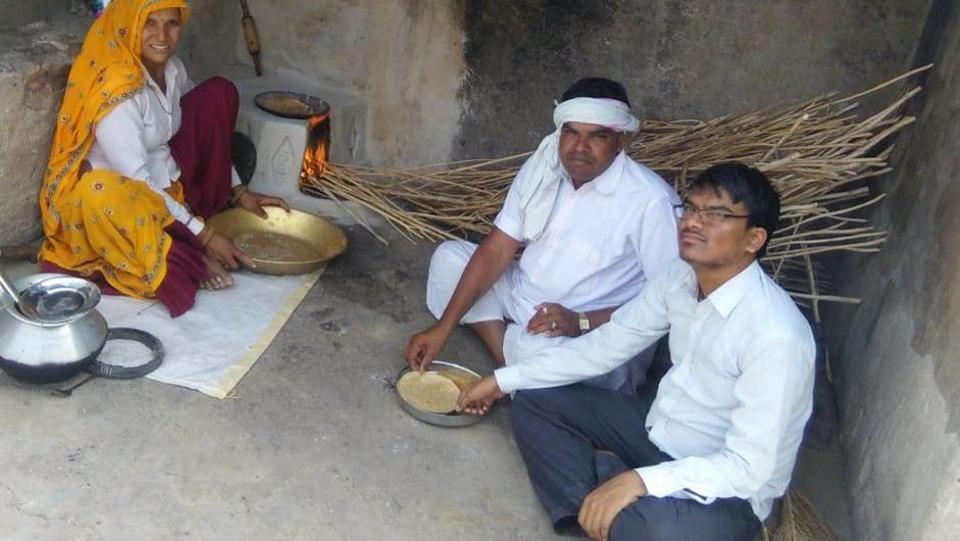 ಜೆಇಇ ಅಡ್ವಾನ್ಸ್ಡ್ ಪರೀಕ್ಷೆಯಲ್ಲಿ ರ್ಯಾಂಕ್ ಗಳಿಸಿದ ಕಾರ್ಮಿಕ ದಂಪತಿಯ ಪುತ್ರ