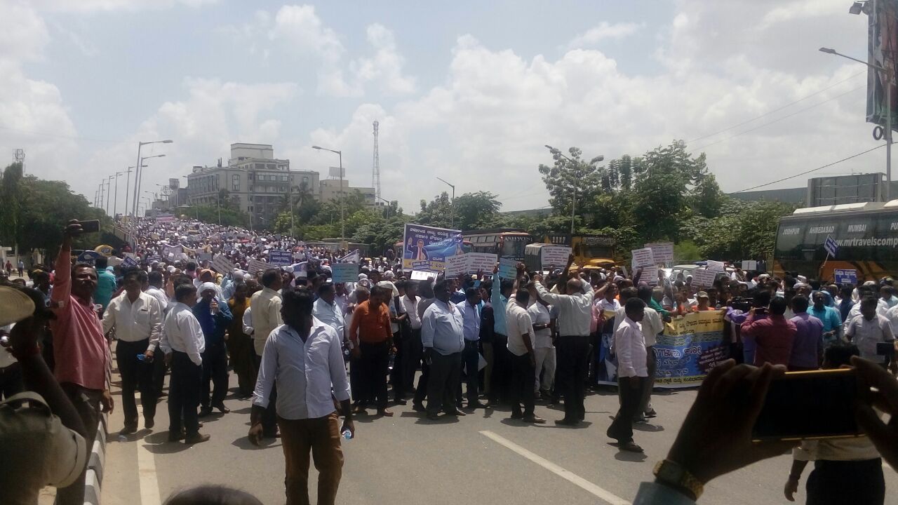 ಬೆಂಗಳೂರು: ಭಡ್ತಿ ಮೀಸಲಾತಿ ಸಂರಕ್ಷಣೆಗೆ ಆಗ್ರಹಿಸಿ ಪರಿಶಿಷ್ಟ ನೌಕರರ ಬೃಹತ್ ರ್ಯಾಲಿ