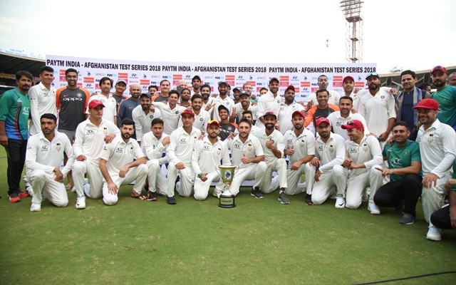 ಗ್ರೂಪ್ ಫೋಟೊಕ್ಕೆ ಅಫ್ಘಾನಿಸ್ತಾನ ಆಟಗಾರರನ್ನು ಆಹ್ವಾನಿಸಿದ ರಹಾನೆ