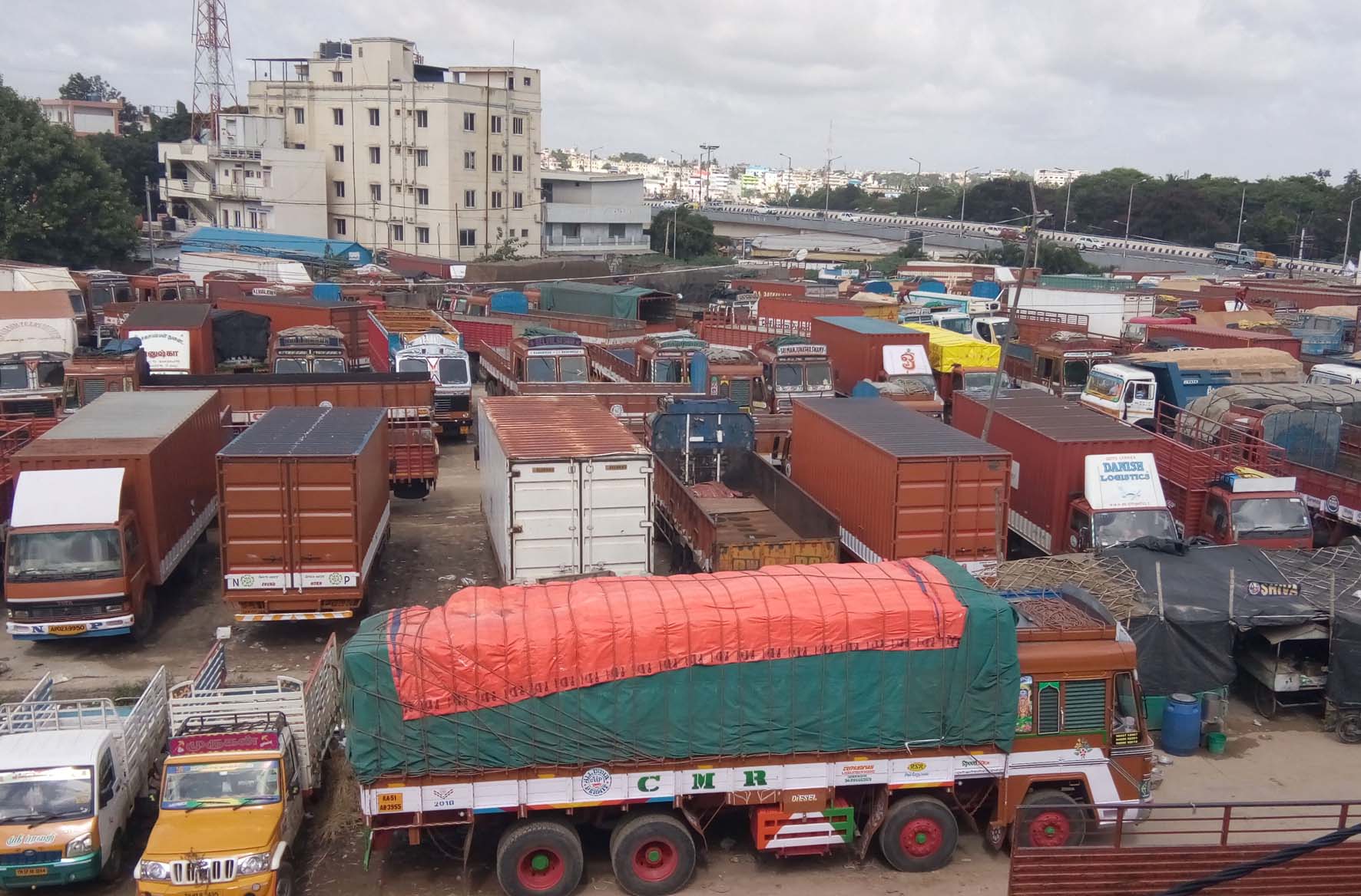 ಲಾರಿ ಮಾಲಕರ ಮುಷ್ಕರ: ದಿನನಿತ್ಯ ಬಳಕೆ ವಸ್ತುಗಳ ಸರಬರಾಜಿನಲ್ಲಿ ವ್ಯತ್ಯಯ