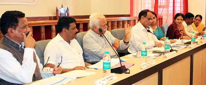 ನಷ್ಟದ ಪ್ರಮಾಣ ಅಂದಾಜು ಮಾಡುವಲ್ಲಿ ಕೊಡಗು ಜಿಲ್ಲಾಡಳಿತ ವಿಫಲ: ಸಚಿವ ದೇಶಪಾಂಡೆ ತೀವ್ರ ಅಸಮಾಧಾನ