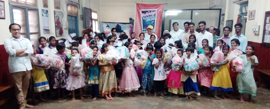 ಬಾಲಯೇಸು ನಿಲಯದ ಬಾಲಿಕೆಯರಿಗೆ ಟಾಯ್ಸ್ ವಿತರಣೆ