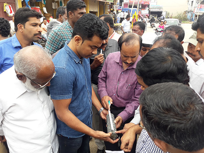 ಚಿಕ್ಕಮಗಳೂರು: ಎಂಜಿ ರಸ್ತೆ, ಅಂಬೇಡ್ಕರ್ ರಸ್ತೆ ಕಳಪೆ ಕಾಮಗಾರಿ; ಆರೋಪ