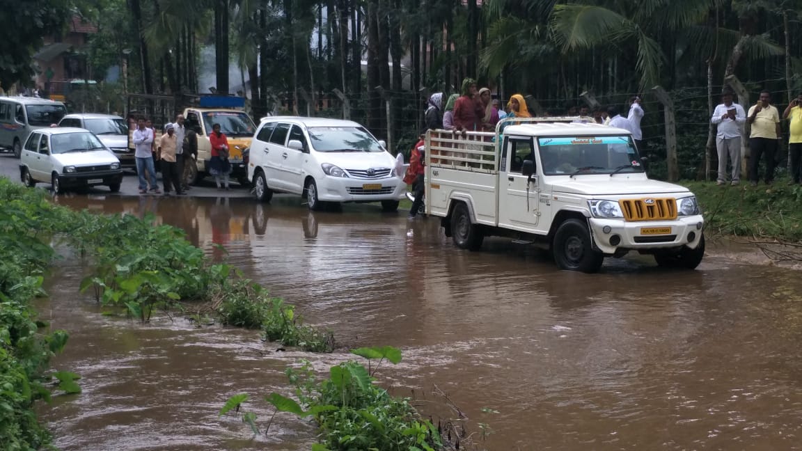 ಚಿಕ್ಕಮಗಳೂರು: ಮಲೆನಾಡಿನಲ್ಲಿ ಮಳೆಯ ಅಬ್ಬರ; ಕಳಸ-ಬಾಳೆಹೊನ್ನೂರು ರಸ್ತೆ ಸಂಪರ್ಕ ಕಡಿತ