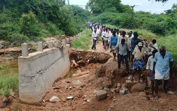ಹನೂರು: ಮಳೆಗೆ ಕೊಚ್ಚಿ ಹೋದ ಕಿರು ಸೇತುವೆ