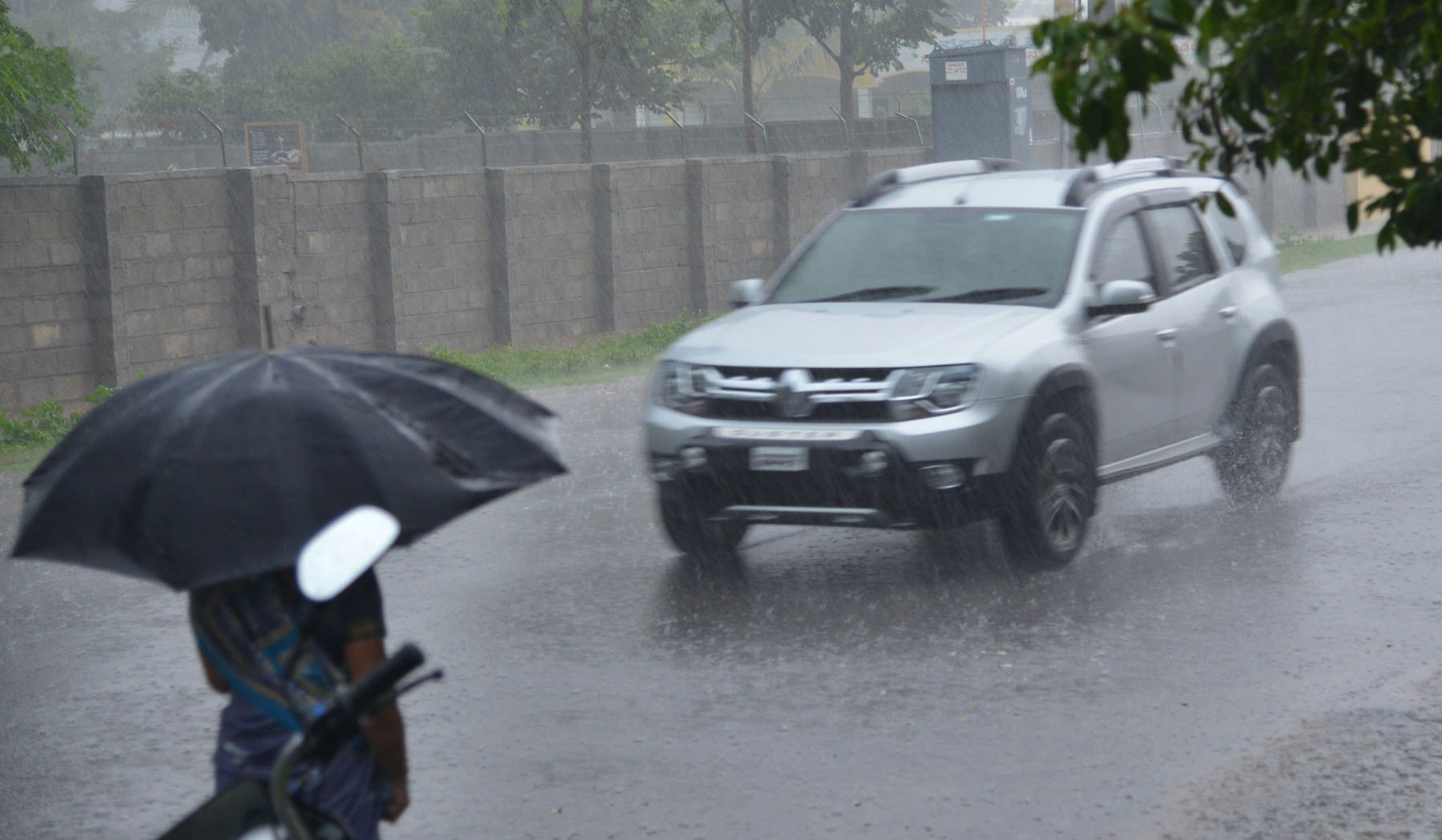 ಮೈಸೂರು: ಗುಡುಗು-ಸಿಡಿಲು ಸಹಿತ ಧಾರಾಕಾರ ಮಳೆ