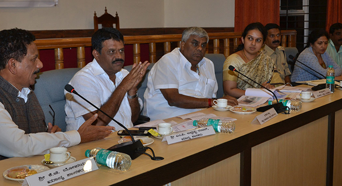 ಮಡಿಕೇರಿ: ಪೆರುಂಬಾಡಿ-ಮಾಕುಟ್ಟ ರಸ್ತೆ ಕಾಮಗಾರಿ ಶೀಘ್ರ ಆರಂಭಕ್ಕೆ ಸಚಿವ ಎಚ್.ಡಿ.ರೇವಣ್ಣ ಸೂಚನೆ