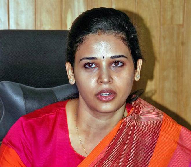 ಹಾಸನದಿಂದ ರೋಹಿಣಿ ಸಿಂಧೂರಿ ವರ್ಗಾವಣೆ: ಸರಕಾರದ ನಿಲುವು ತಿಳಿಸಲು ಹೈಕೋರ್ಟ್ ಸೂಚನೆ