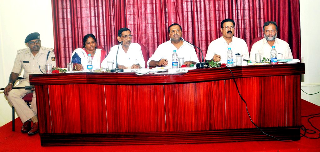 ಉಳ್ಳಾಲ: ಪ್ರಗತಿ ಪರಿಶೀಲನಾ ಸಭೆಯಲ್ಲಿ ಅಧಿಕಾರಿಗಳ ವಿರುದ್ಧ ಗರಂ ಆದ ಸಚಿವ ಖಾದರ್