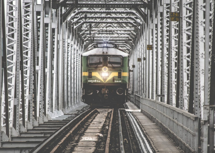 ಭಾರೀ ರೈಲು ದುರಂತವನ್ನು ತಪ್ಪಿಸಿ 2,000 ಜೀವಗಳನ್ನು ರಕ್ಷಿಸಿದ ತಂದೆ-ಮಗಳು