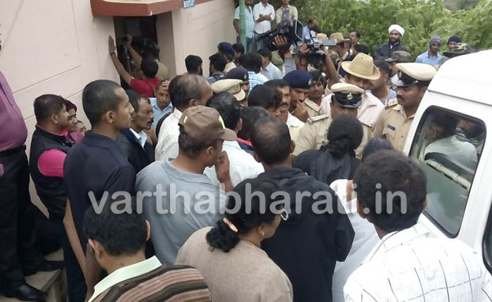 ಕೂಡಿಗೆ ಸೈನಿಕ ಶಾಲೆಯಲ್ಲಿ ವಿದ್ಯಾರ್ಥಿಯ ಅನುಮಾನಾಸ್ಪದ ಸಾವು: ಪೋಷಕರ ಪ್ರತಿಭಟನೆ