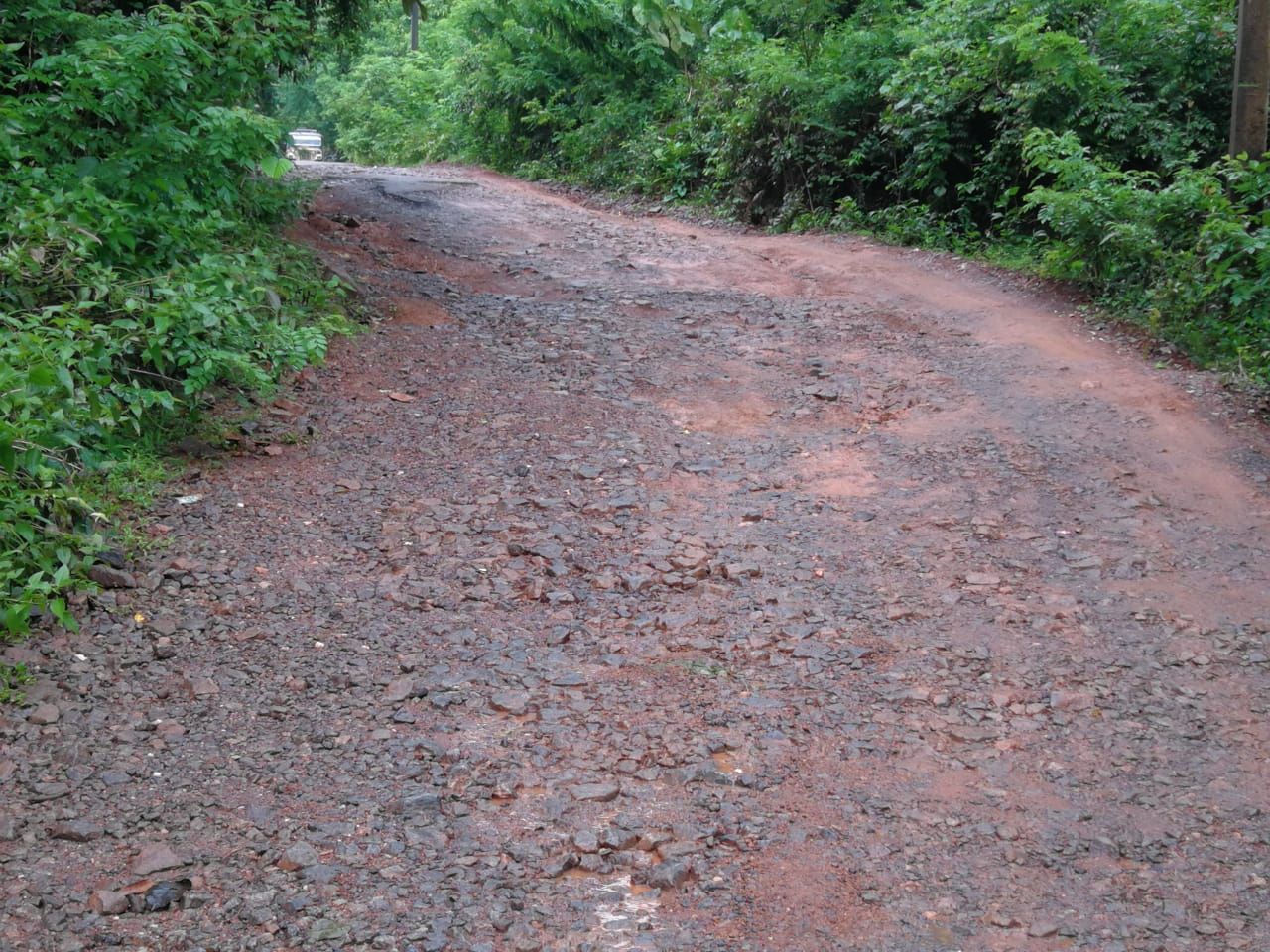 ಪುತ್ತೂರು: ಸಂಪೂರ್ಣ ಹದಗೆಟ್ಟ ಸಾಜ ಹಸಂತಡ್ಕ ರಸ್ತೆ; ದುರಸ್ತಿಗೆ ಮನವಿ