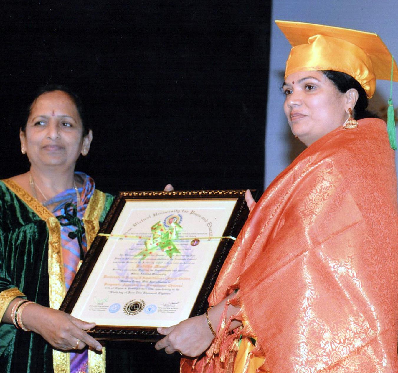 ಮಡಿಕೇರಿ: ಶಿಕ್ಷಕಿ ಕವಿತಾ ಮನೋಜ್‍ಗೆ ಪಿ.ಎಚ್.ಡಿ ಪದವಿ