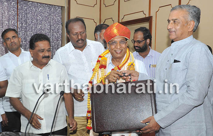 ಪರಿಷತ್ ಸದಸ್ಯರಾಗಿ ಭೋಜೇಗೌಡ, ನಾರಾಯಣಸ್ವಾಮಿ, ಆಯನೂರು ಪ್ರಮಾಣ ವಚನ ಸ್ವೀಕಾರ