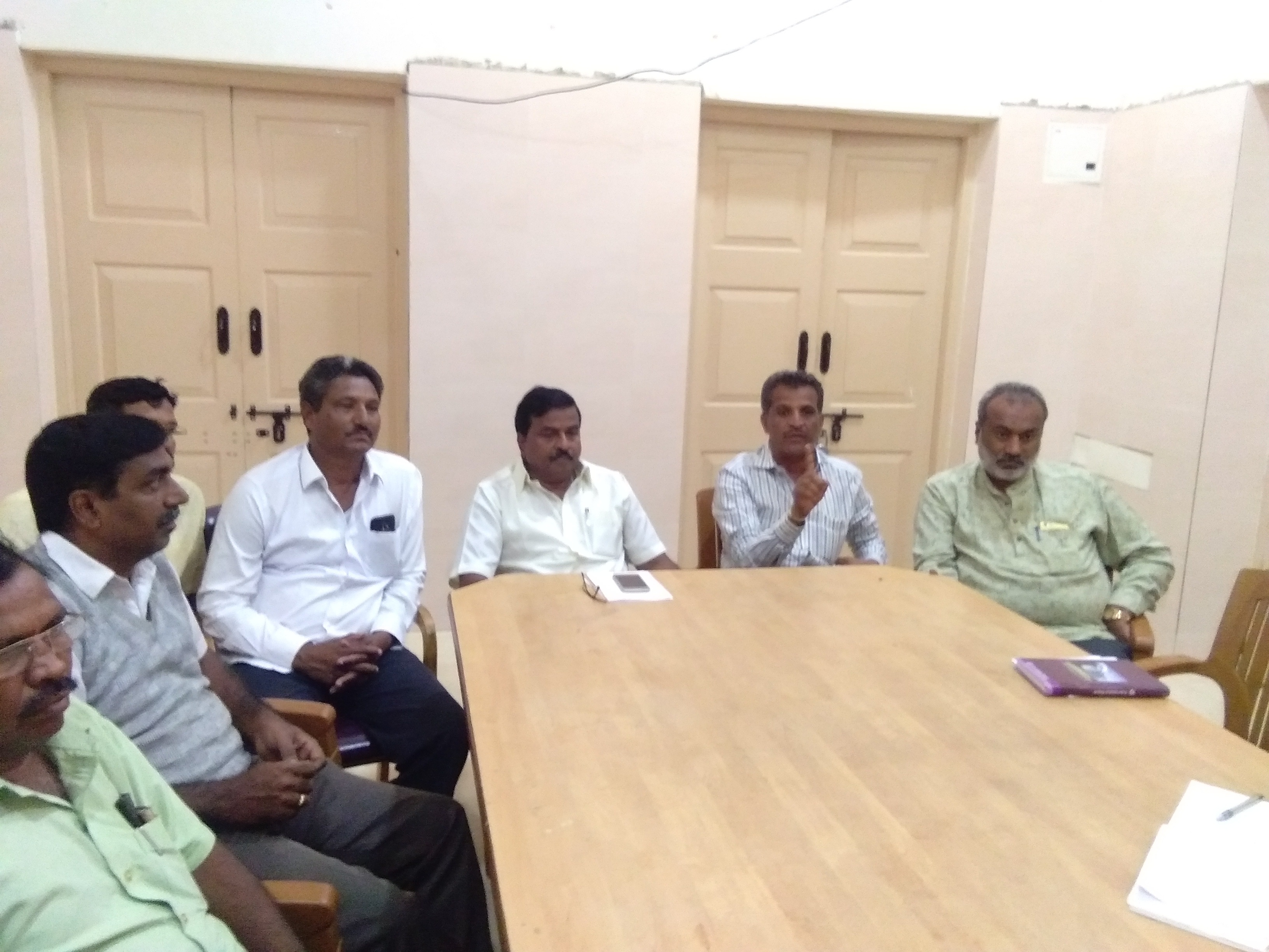 ಮಾಜಿ ಶಾಸಕ ಶ್ರೀನಿವಾಸ್‍ರಿಂದ ವ್ಯಾಪಕ ಭ್ರಷ್ಟಾಚಾರ: ಆರೋಪ