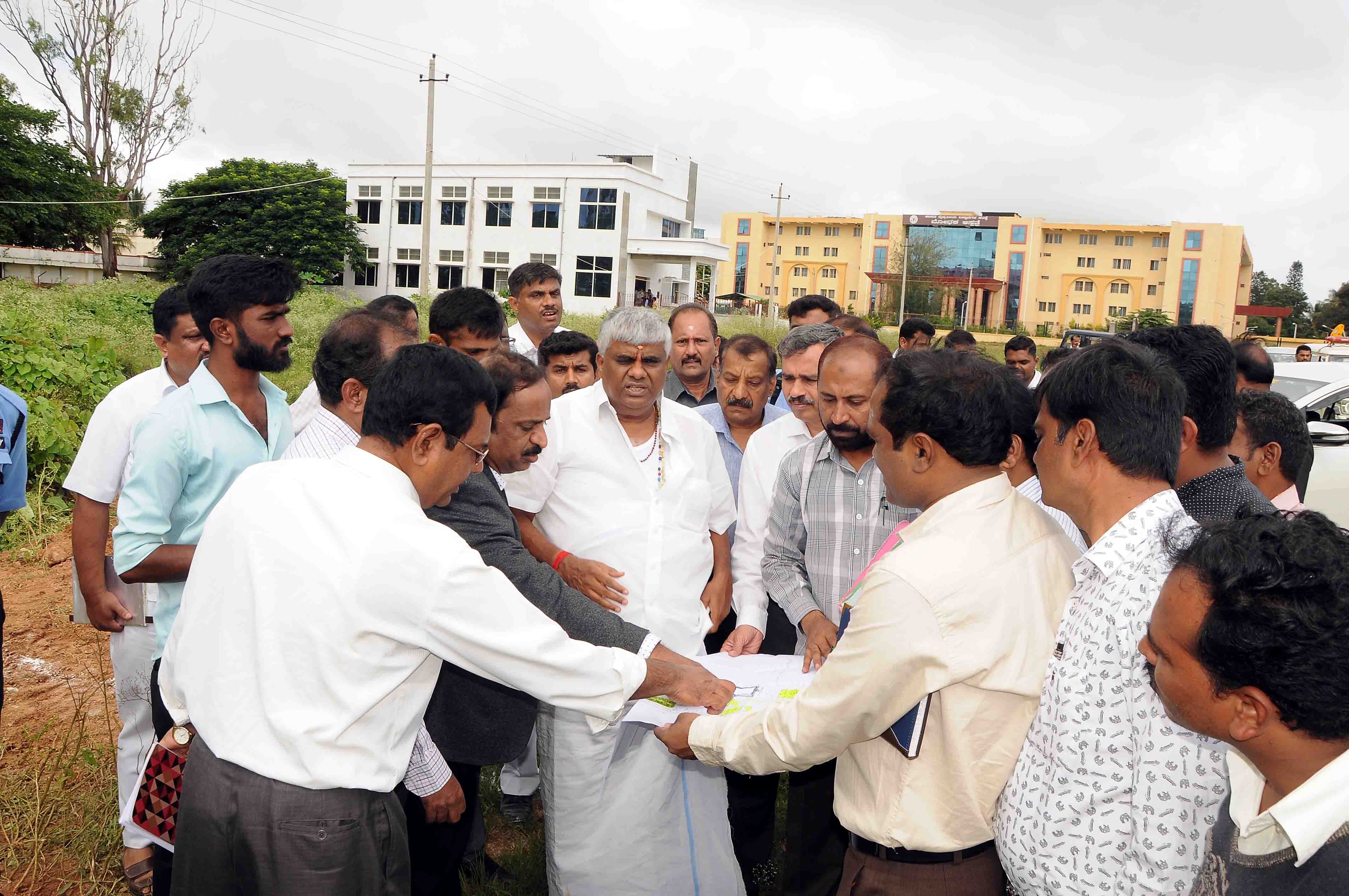 ಜಿಲ್ಲೆಯ ಎಲ್ಲಾ ಕಾಲೇಜುಗಳಿಗೂ ಮೂಲಭೂತ ಸೌಕರ್ಯ: ಸಚಿವ ಹೆಚ್.ಡಿ. ರೇವಣ್ಣ