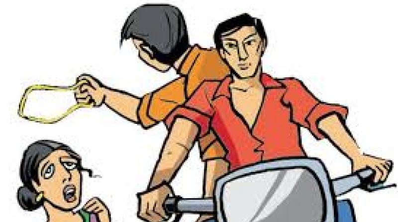 ದೈವಸ್ಥಾನಕ್ಕೆ ದಾರಿ ಕೇಳುವ ನೆಪದಲ್ಲಿ ಸರಗಳವು