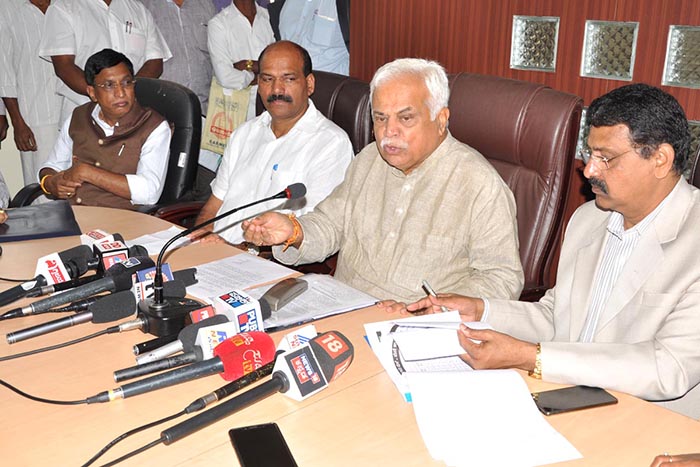 ಮಳೆಹಾನಿ ಪರಿಹಾರಕ್ಕೆ ಜಿಲ್ಲೆಗೆ 5 ಕೋ. ರೂ. ಬಿಡುಗಡೆ: ಸಚಿವ ದೇಶಪಾಂಡೆ