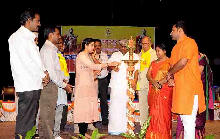 ಹಾಸನಾಂಬ ಕಲಾಕ್ಷೇತ್ರದಲ್ಲಿ ಕೆಂಪೇಗೌಡ ಜಯಂತಿ ಆಚರಣೆ