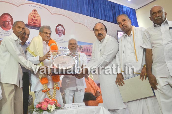 ಶಿಕ್ಷಣದೊಂದಿಗೆ ಆಚಾರ ಕಲಿಸಿ: ಡಾ.ಡಿ.ವೀರೇಂದ್ರ ಹೆಗ್ಡೆ