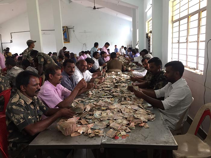 ಹನೂರು: ಮಲೆಮಹದೇಶ್ವರ ಬೆಟ್ಟದ ಹುಂಡಿಗಳ ಎಣಿಕೆ; 1.08 ಕೋಟಿ ರೂ ಸಂಗ್ರಹ