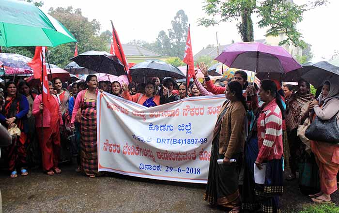 ಗ್ರಾ.ಪಂ ಗೆ ಅಂಗನವಾಡಿ ಮೇಲುಸ್ತುವಾರಿ : ಸರಕಾರದ ಕ್ರಮವನ್ನು ವಿರೋಧಿಸಿ ಪ್ರತಿಭಟನೆ
