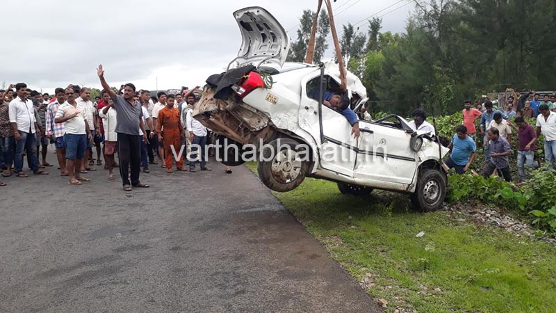 ಕಾರವಾರ: ಭೀಕರ ರಸ್ತೆ ಅಪಘಾತಕ್ಕೆ ಮೂವರು ಬಲಿ