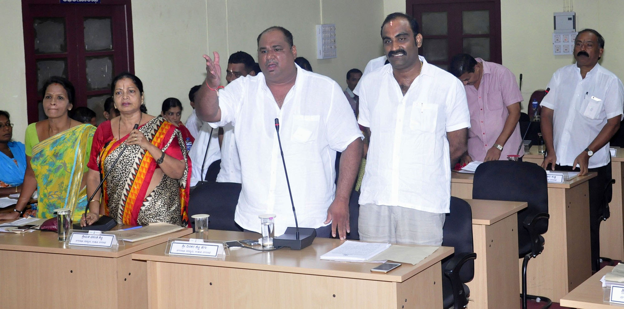 ಬಗೆಹರಿಯದ ದಾರಿದೀಪ ಸಮಸ್ಯೆ: ಉಡುಪಿ ನಗರಸಭೆಯಲ್ಲಿ ಗದ್ದಲ