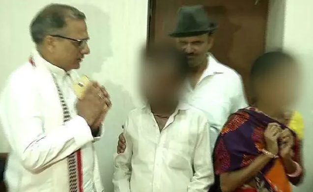 ಅತ್ಯಾಚಾರಕ್ಕೊಳಗಾದ ಬಾಲಕಿಯ ಭೇಟಿಯಾದ ಬಿಜೆಪಿ ಶಾಸಕ: ಧನ್ಯವಾದ ಹೇಳುವಂತೆ ಹೆತ್ತವರಿಗೆ ಸೂಚನೆ!